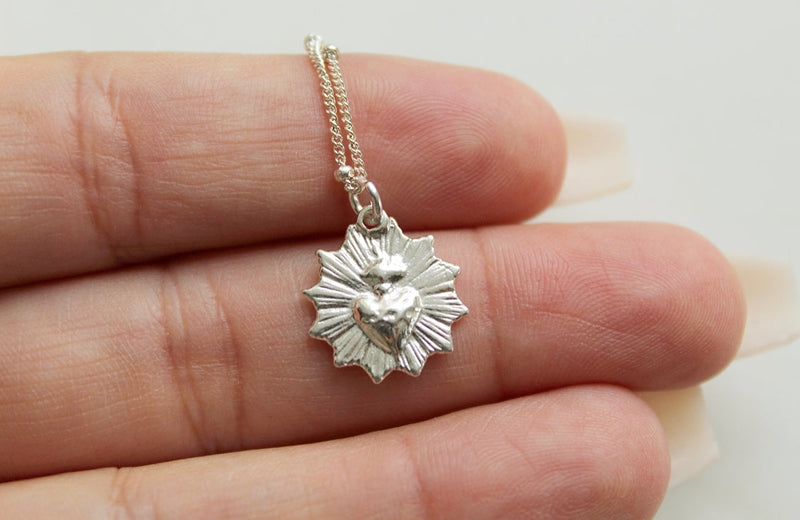 Sacred Heart minimalist scalloped necklace in sterling silver