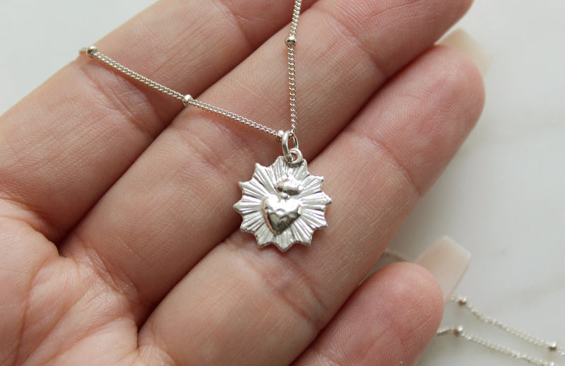 Sacred Heart minimalist scalloped necklace in sterling silver