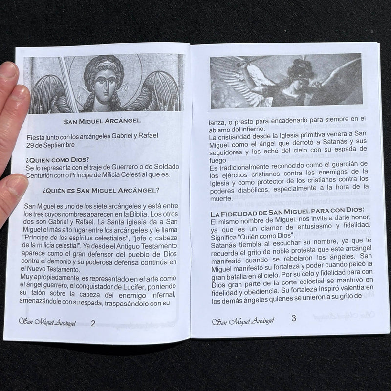 Devocionario a San Miguel Arcangel Softcover Book