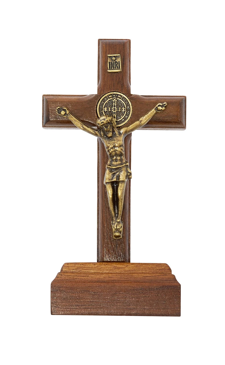 Crucifijo de San Benito en soporte de nogal de 8" con caja de regalo