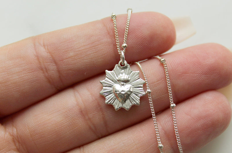 Sacred Heart minimalist scalloped necklace in sterling silver