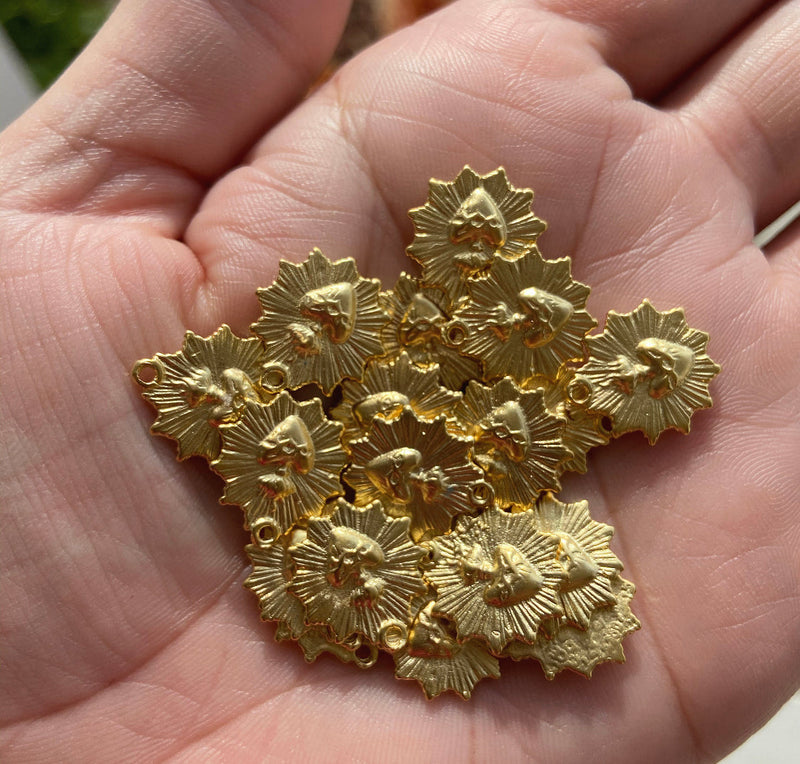 Sacred Heart Scalloped Necklace