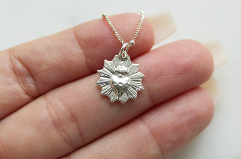 Sacred Heart minimalist scalloped necklace in sterling silver