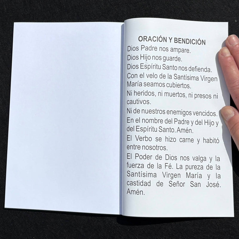 Digamos una Oración Sto Rosario para Difuntos Softcover Book