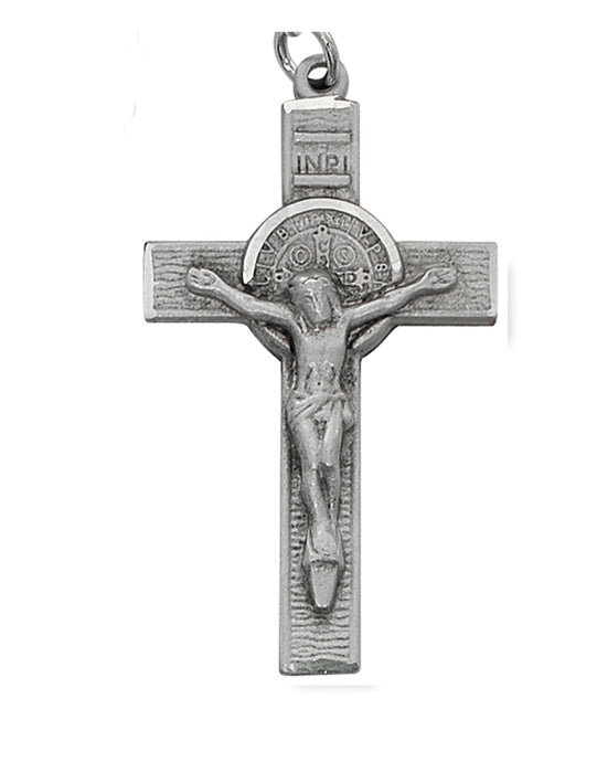 Medalla de peltre de San Benito en crucifijo con cadena de acero chapada de 24"