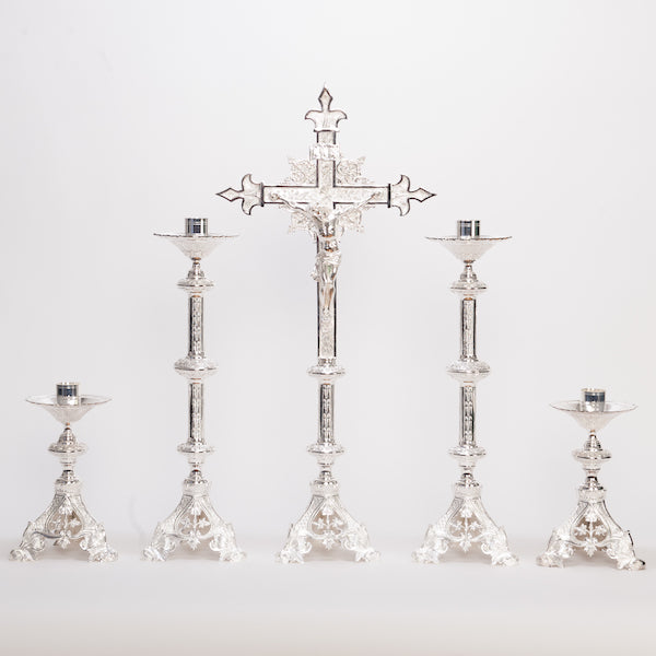 Juego de altar de crucifijo de 27" de estilo barroco tradicional y candelabros de 20"