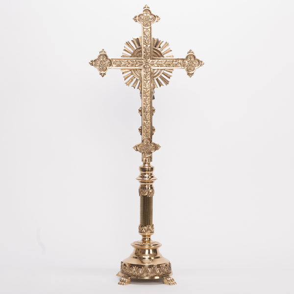 Crucifijo de altar con tallo de cresta