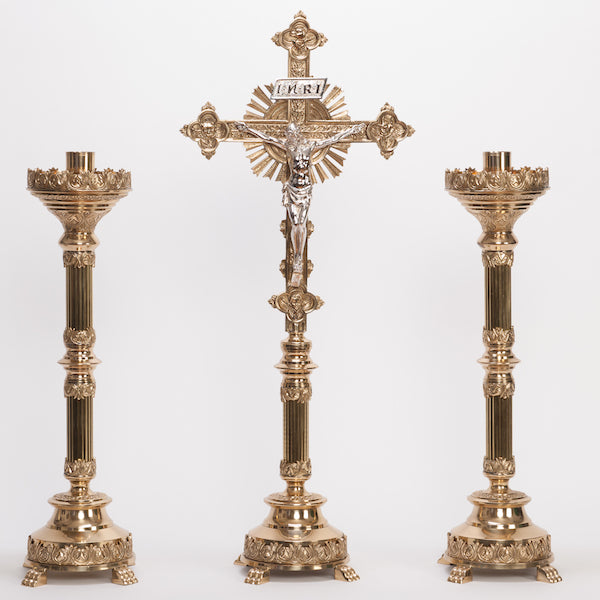 Crucifijo de altar con tallo de cresta