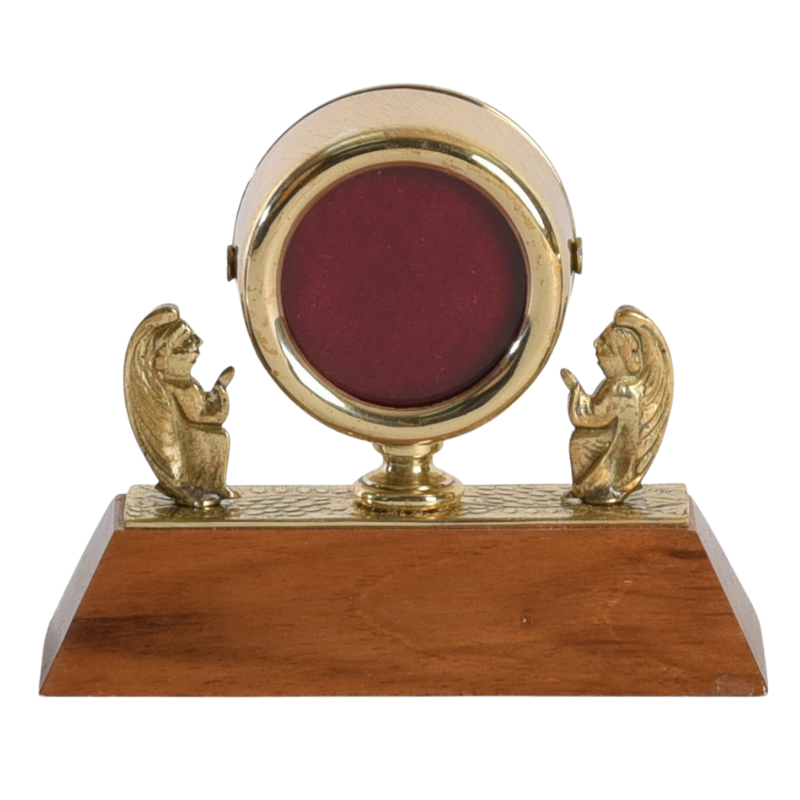 Relicario pequeño de latón macizo con base