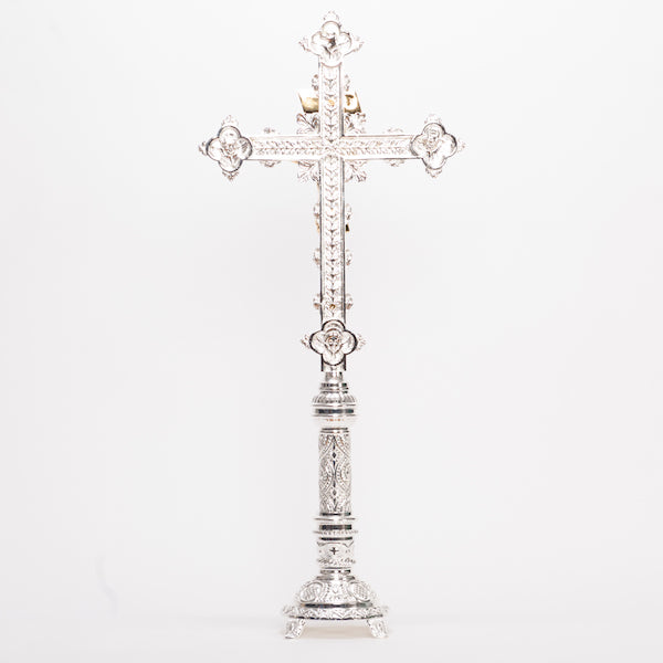 Crucifijo de altar adornado tradicional de 31"