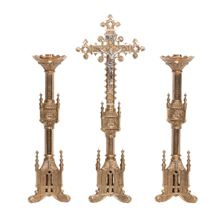 Conjunto de altar de crucifijo y candelabros de estilo gótico tradicional