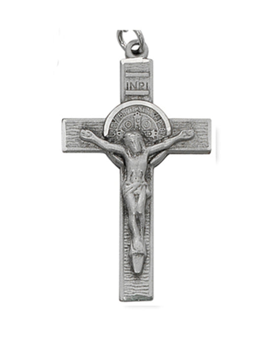 Medalla de peltre de San Benito en crucifijo con cadena chapada en rodio de 24"