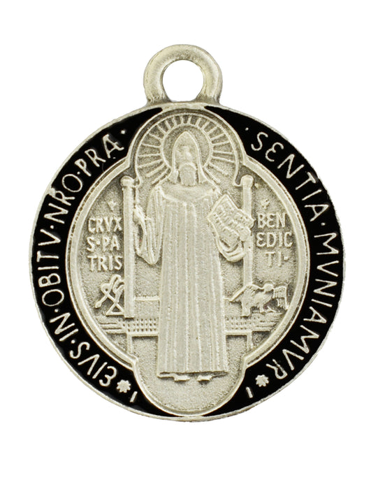 Medalla de peltre de San Benito con epoxi negro y cadena plateada de 18"